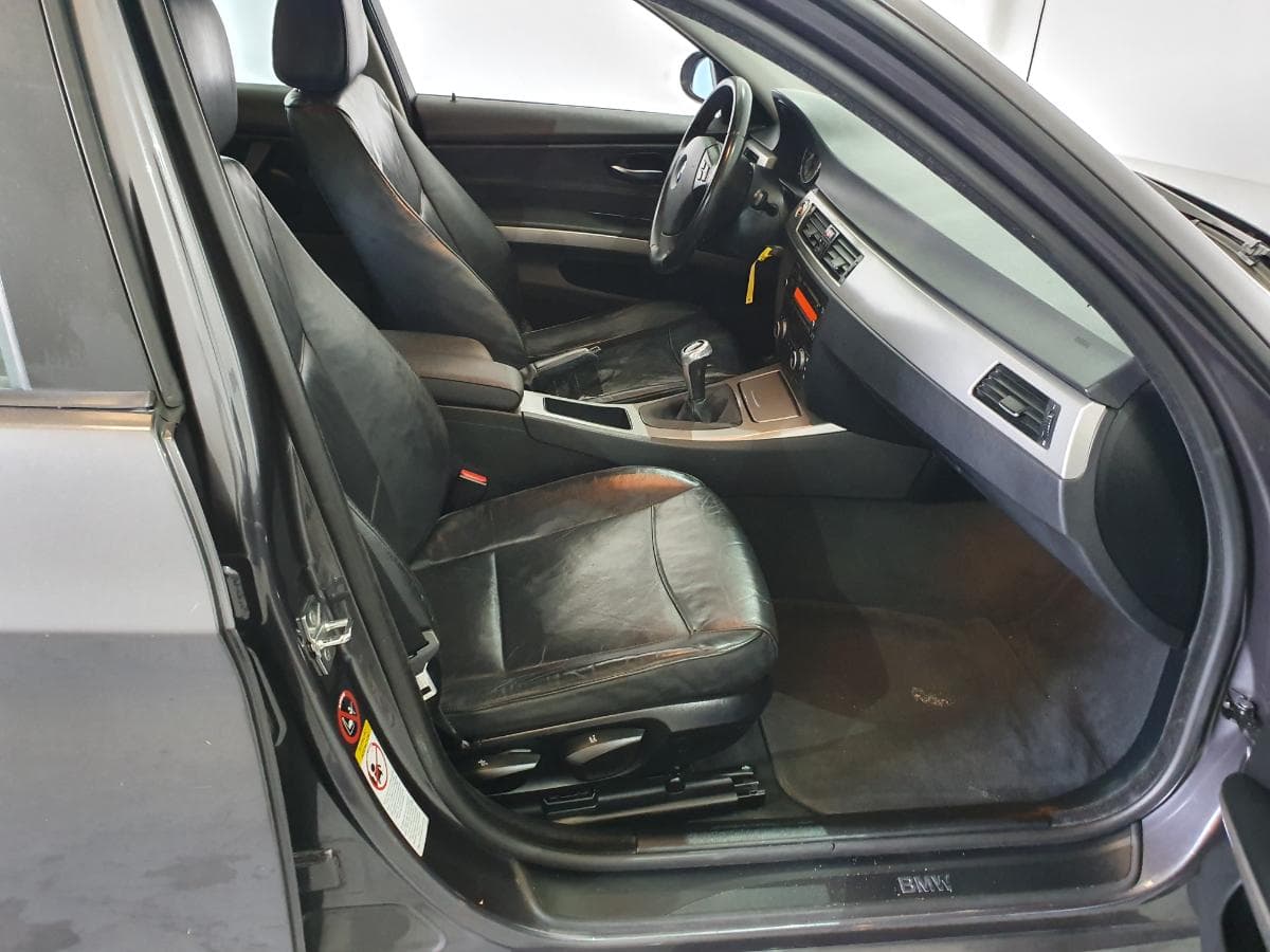 BMW 320D Touring · Ano 2008 — imagen 24