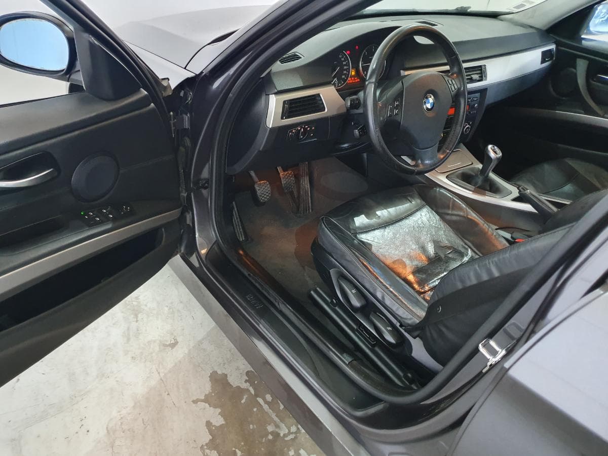 BMW 320D Touring · Ano 2008 — imagen 22