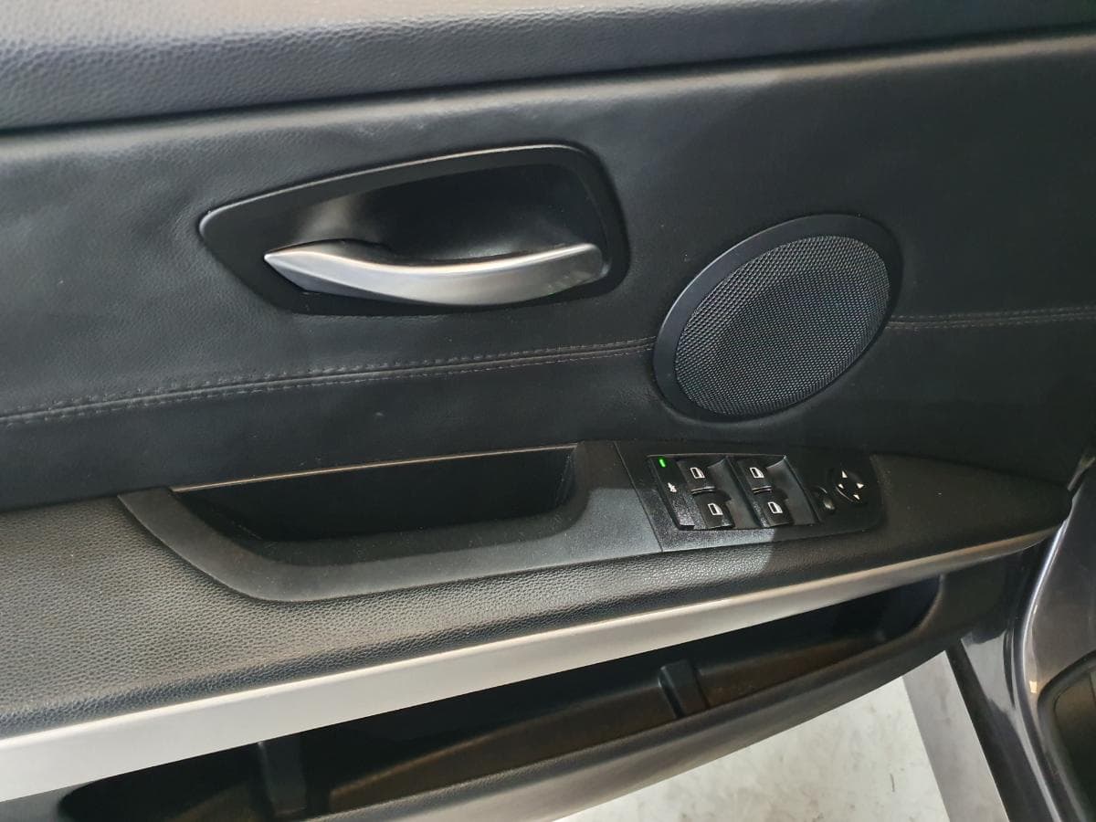 BMW 320D Touring · Ano 2008 — imagen 32