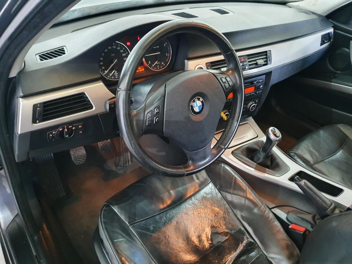 BMW 320D Touring · Ano 2008 — imagen 33