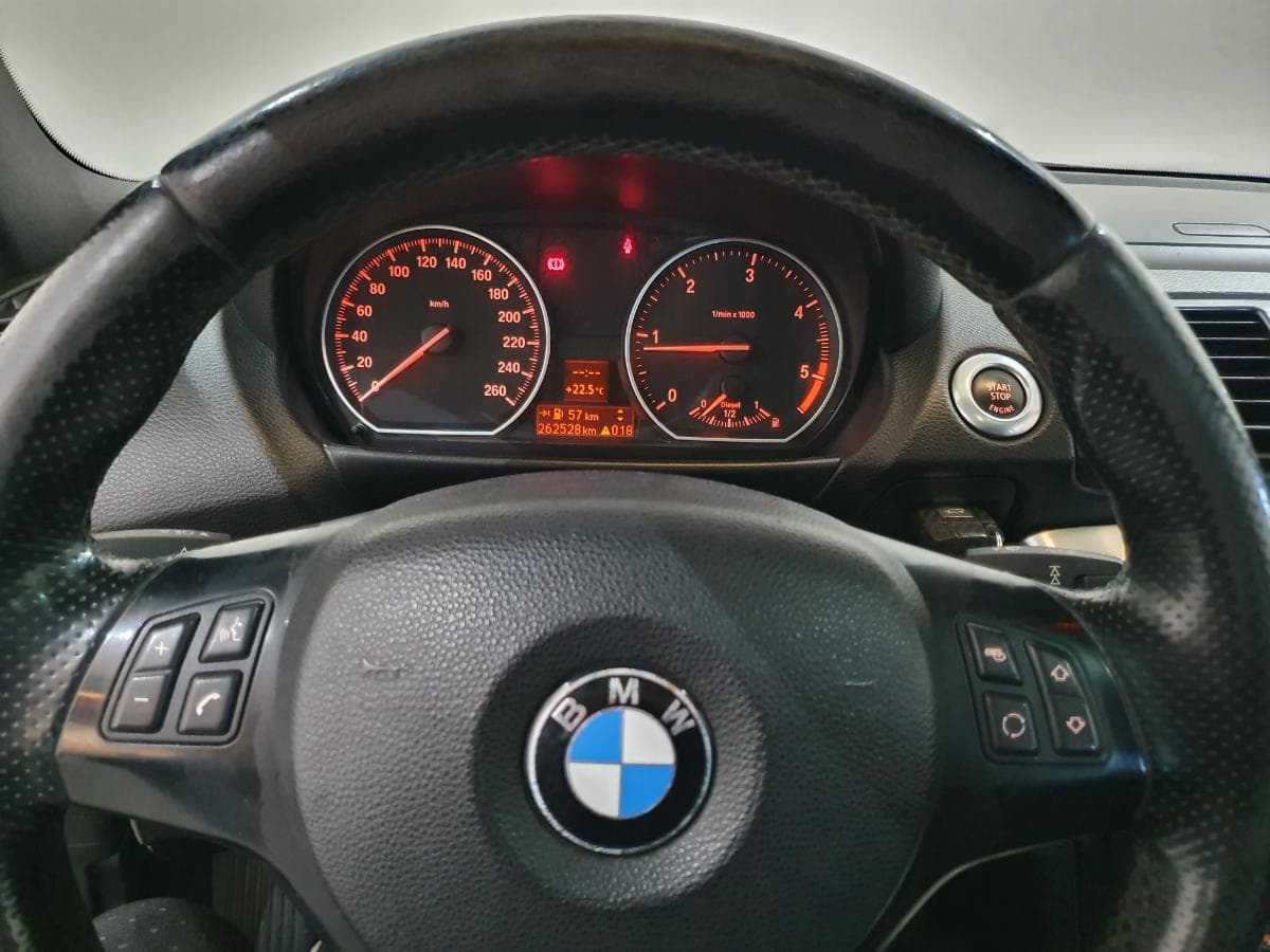 BMW 120D · Ano 2008 — image 28