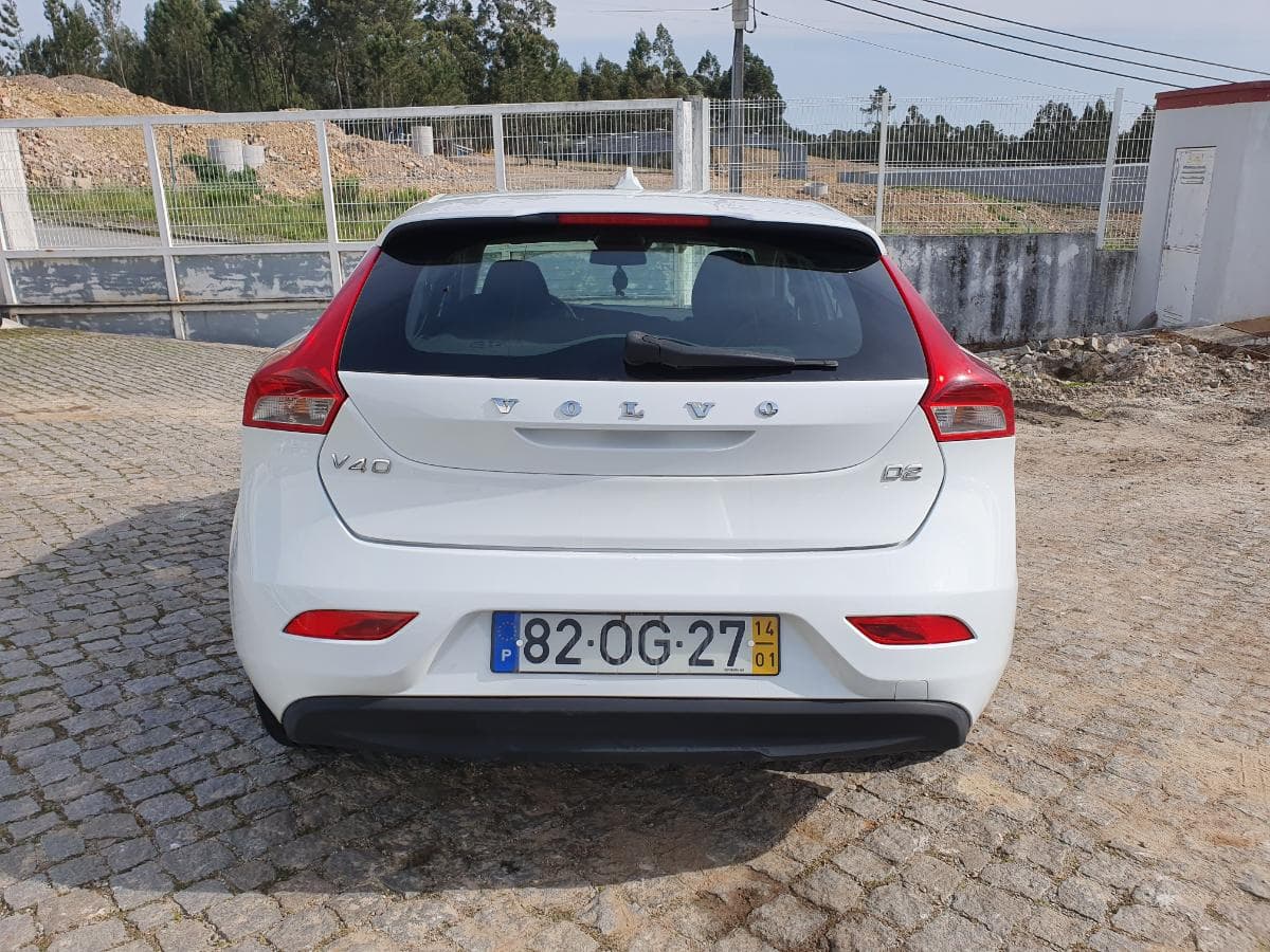 Volvo V40 1.6 D2 · Ano 2014 — image 8