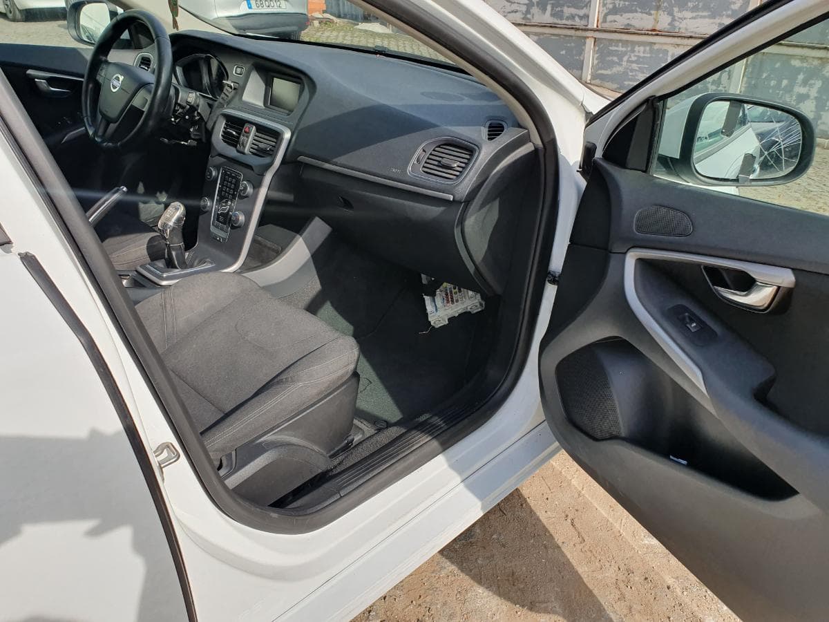 Volvo V40 1.6 D2 · Ano 2014 — image 18