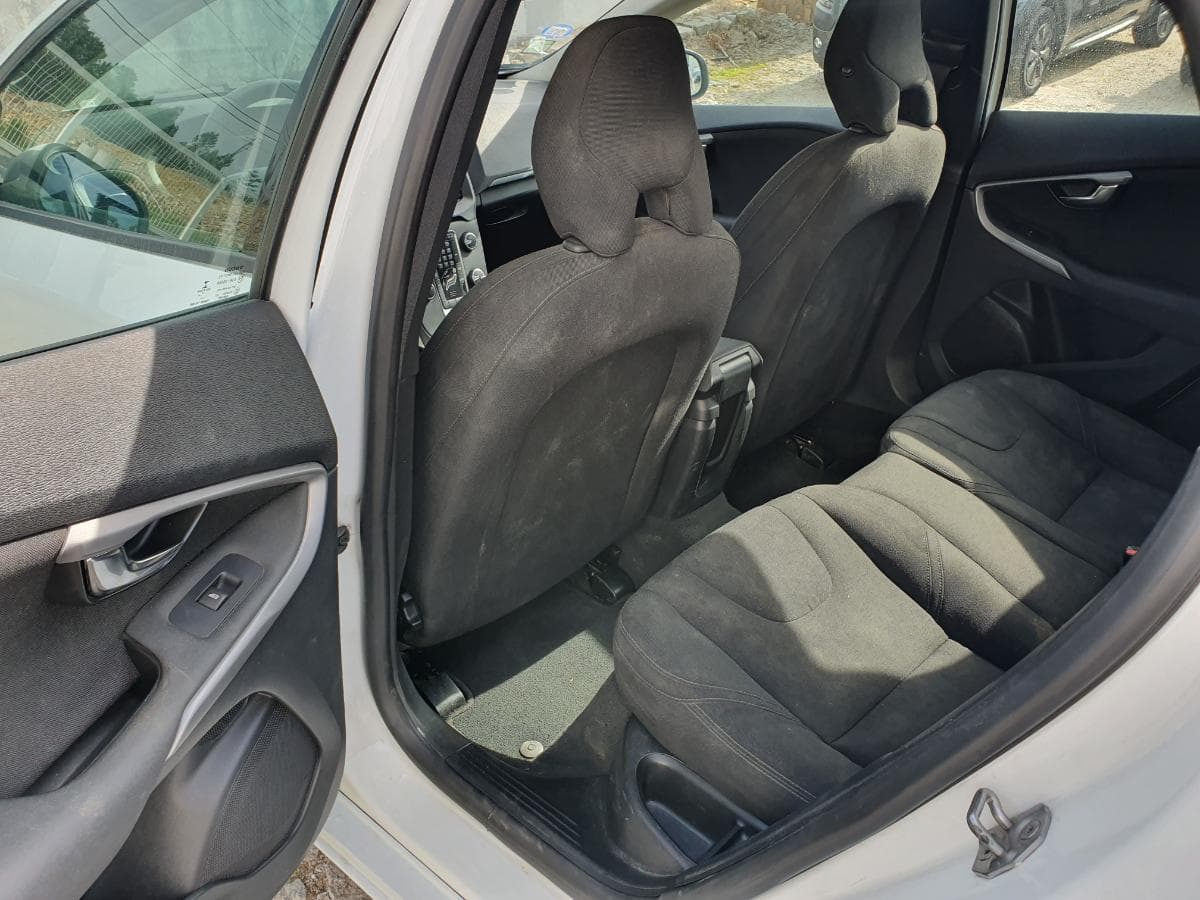Volvo V40 1.6 D2 · Ano 2014 — image 19