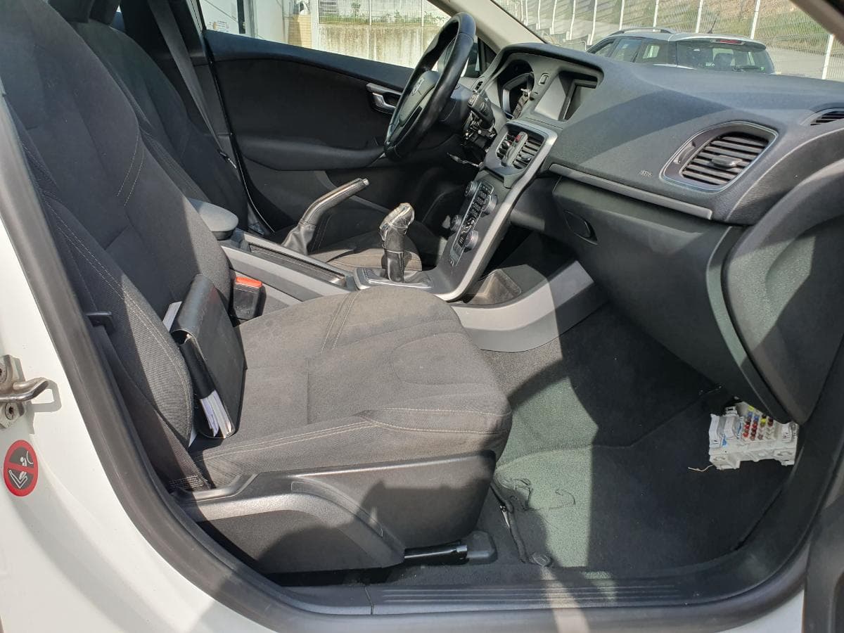 Volvo V40 1.6 D2 · Ano 2014 — image 23