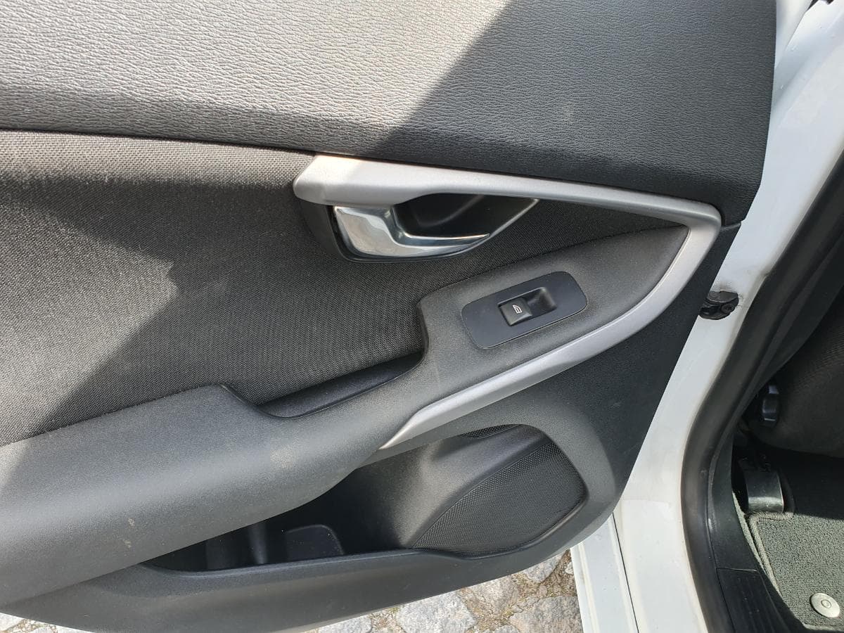 Volvo V40 1.6 D2 · Ano 2014 — image 21