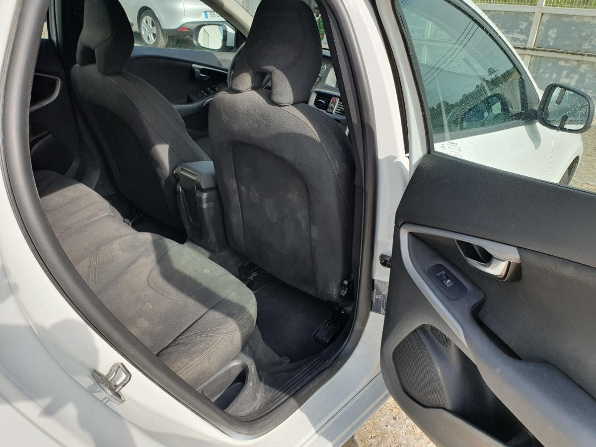Volvo V40 1.6 D2 · Ano 2014 — image 24