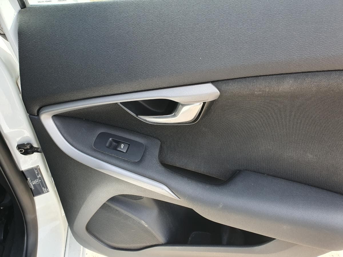 Volvo V40 1.6 D2 · Ano 2014 — image 25