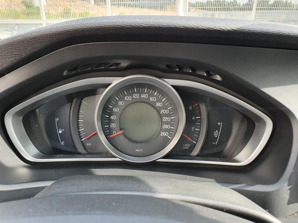 Volvo V40 1.6 D2 · Ano 2014 — image 27