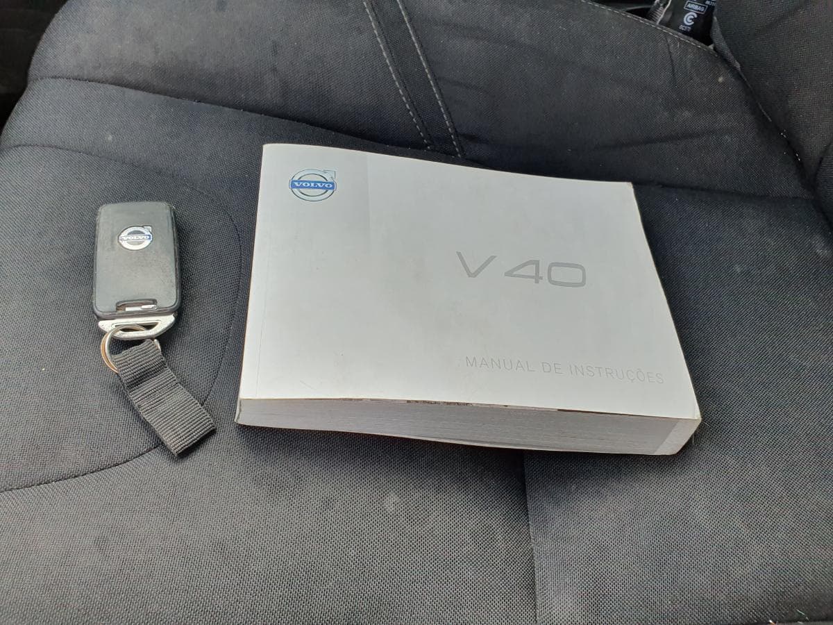 Volvo V40 1.6 D2 · Ano 2014 — image 41