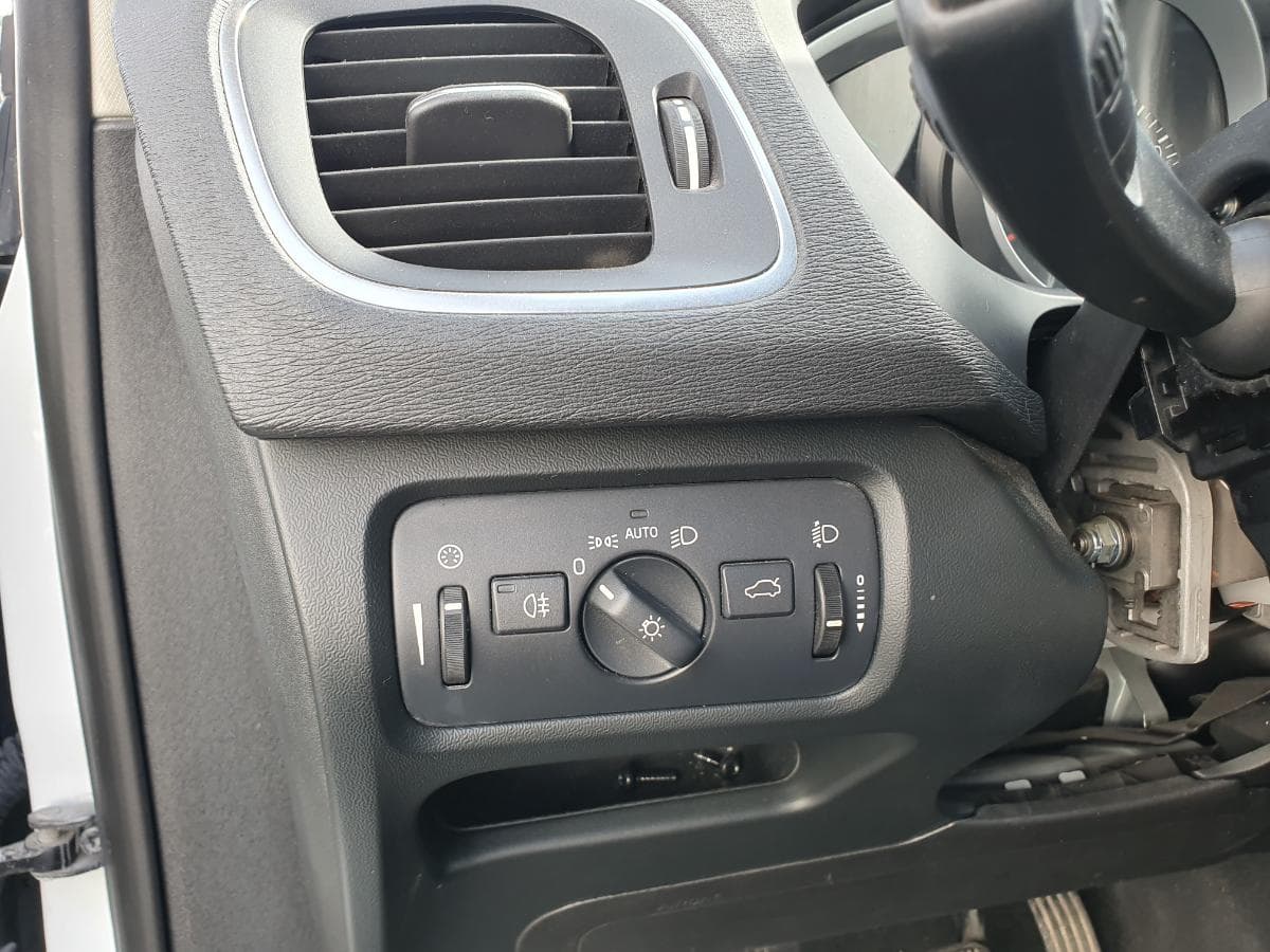Volvo V40 1.6 D2 · Ano 2014 — image 33