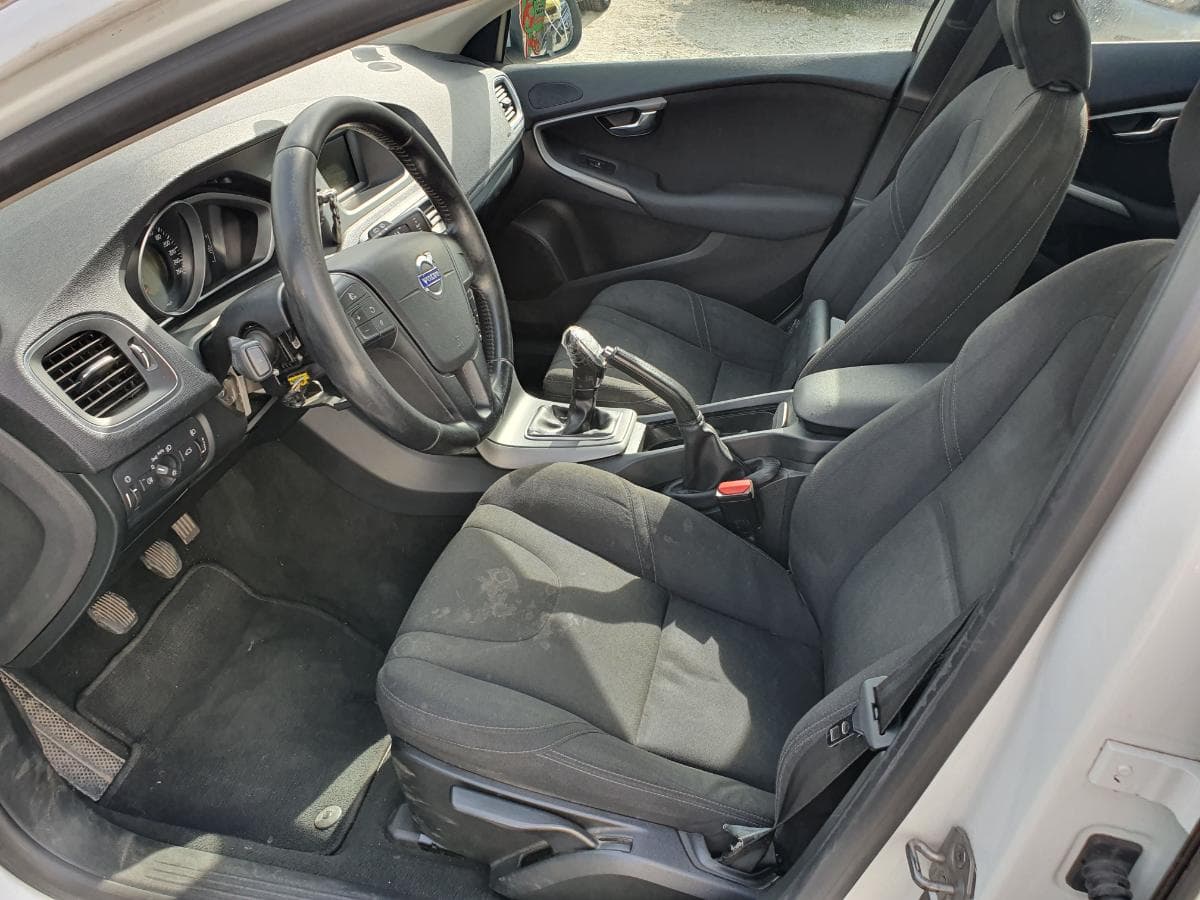 Volvo V40 1.6 D2 · Ano 2014 — image 35