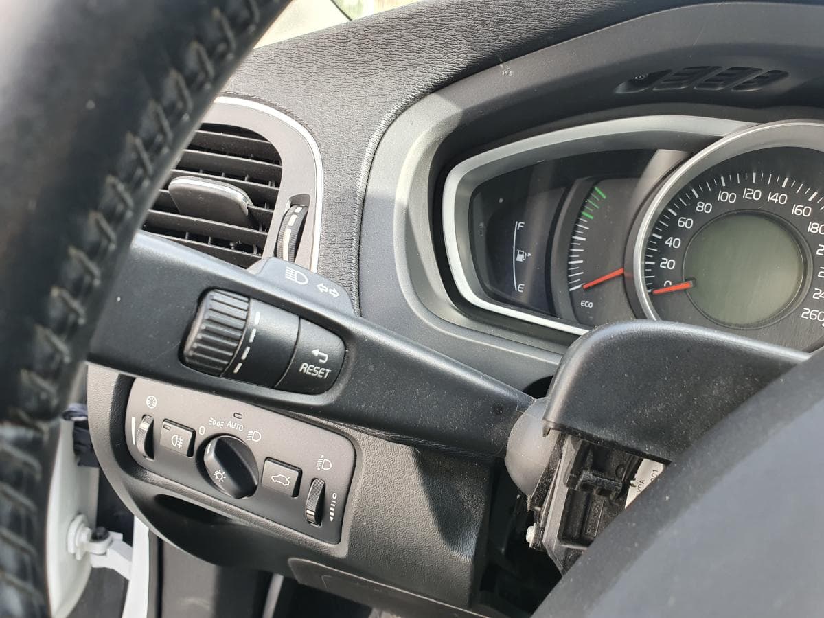 Volvo V40 1.6 D2 · Ano 2014 — image 38