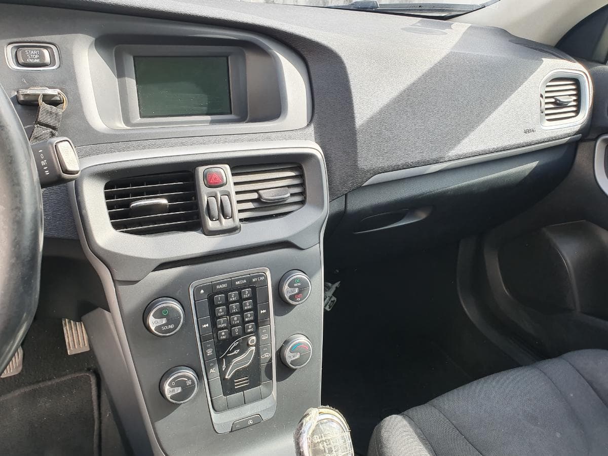Volvo V40 1.6 D2 · Ano 2014 — image 39