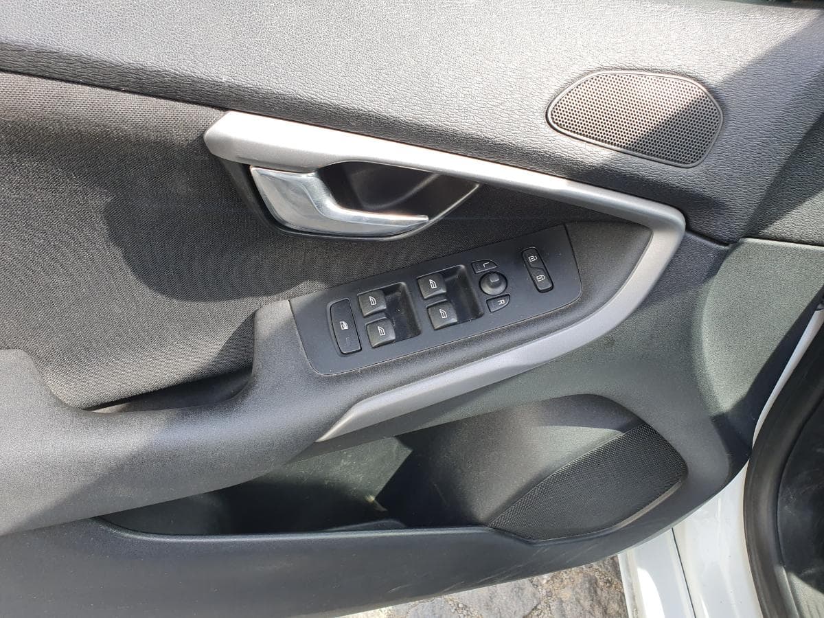 Volvo V40 1.6 D2 · Ano 2014 — image 40