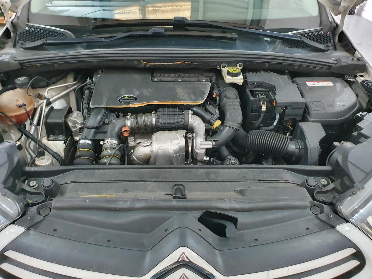 Citroën C4 1.6 Blue HDI · Ano 2016 — imagen 4