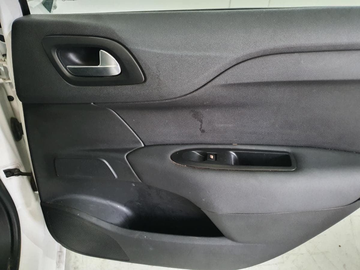 Citroën C4 1.6 Blue HDI · Ano 2016 — imagen 19