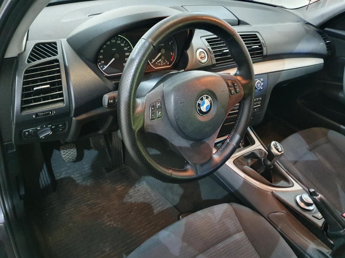 BMW 118D · Ano 2008 — imagen 29