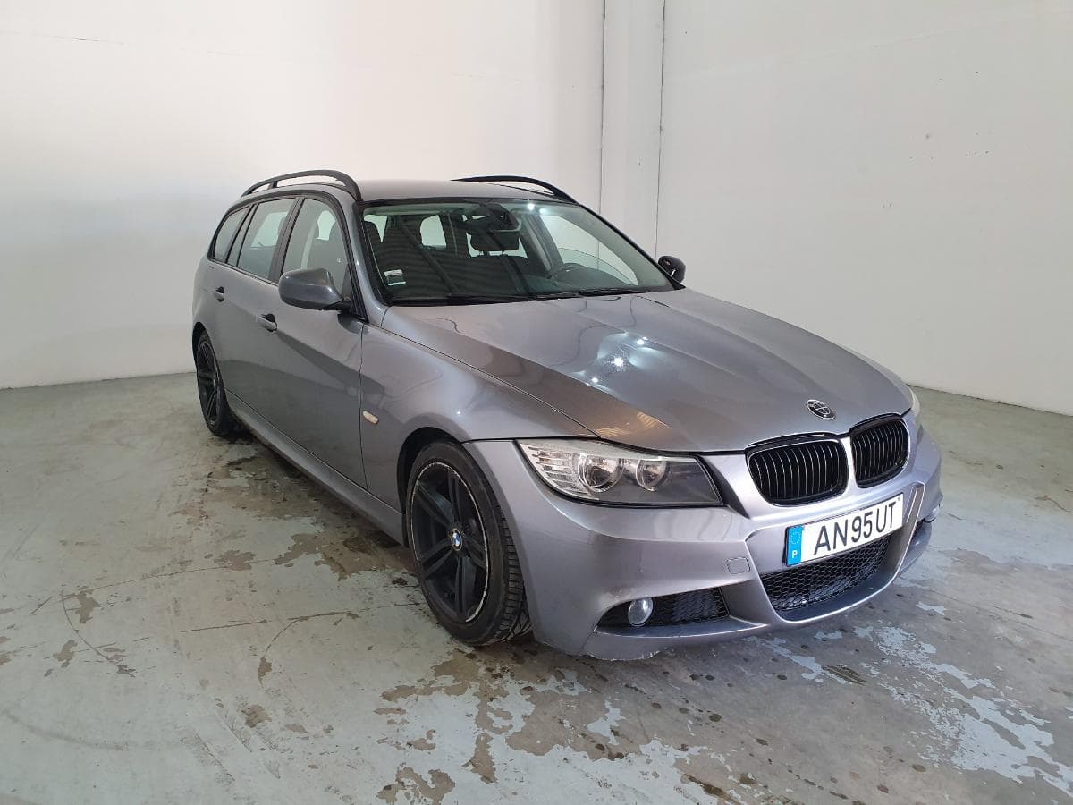 BMW 318D · Ano 2010 — image 1