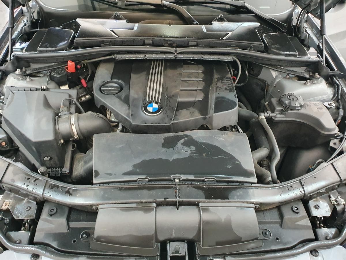 BMW 318D · Ano 2010 — image 4