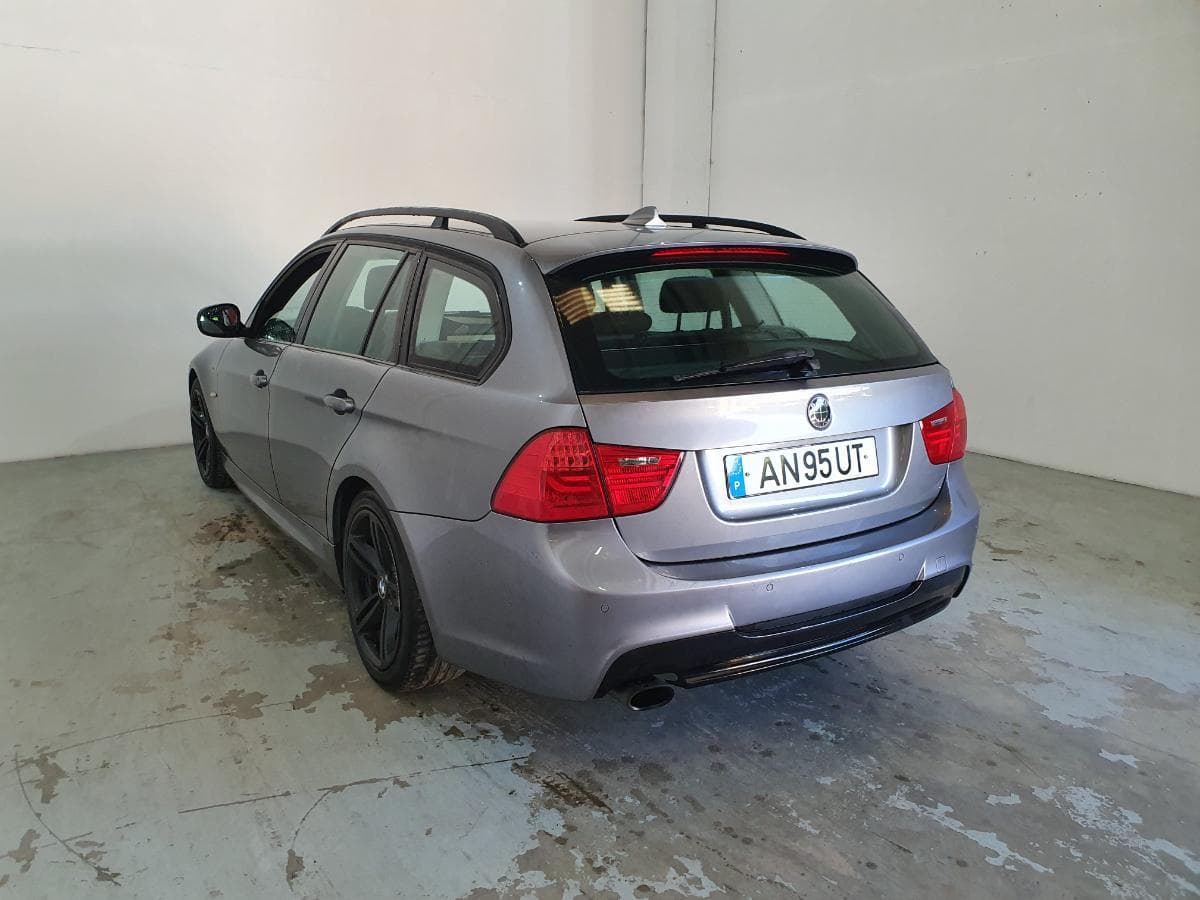 BMW 318D · Ano 2010 — image 6