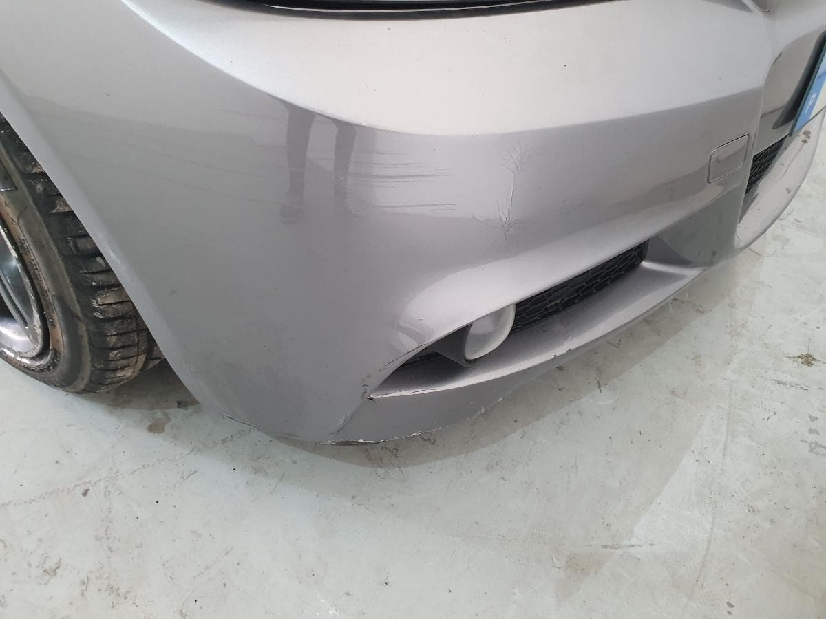 BMW 318D · Ano 2010 — image 12
