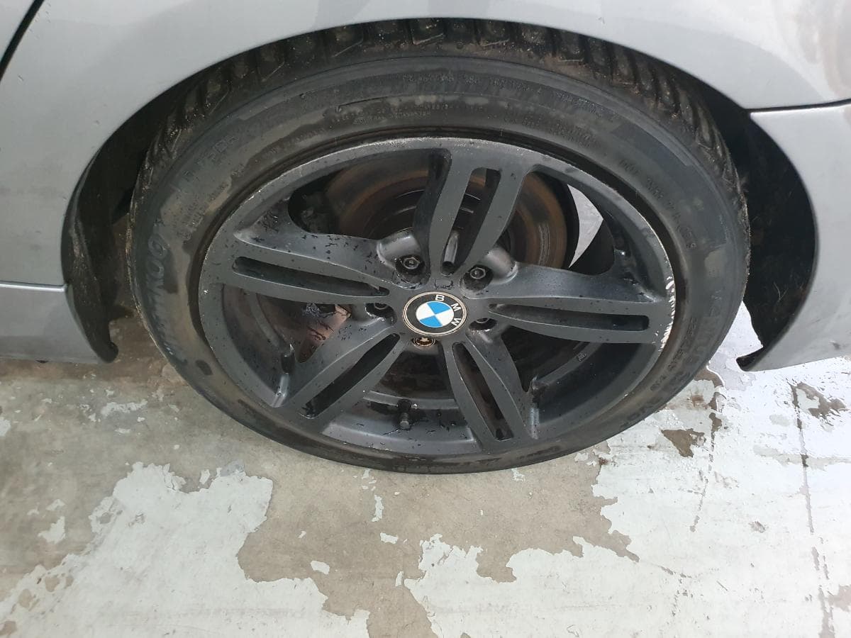 BMW 318D · Ano 2010 — image 14
