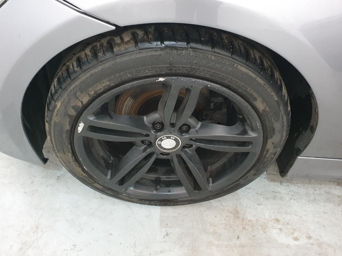 BMW 318D · Ano 2010 — image 15