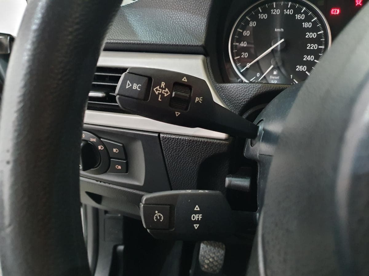BMW 318D · Ano 2010 — image 19