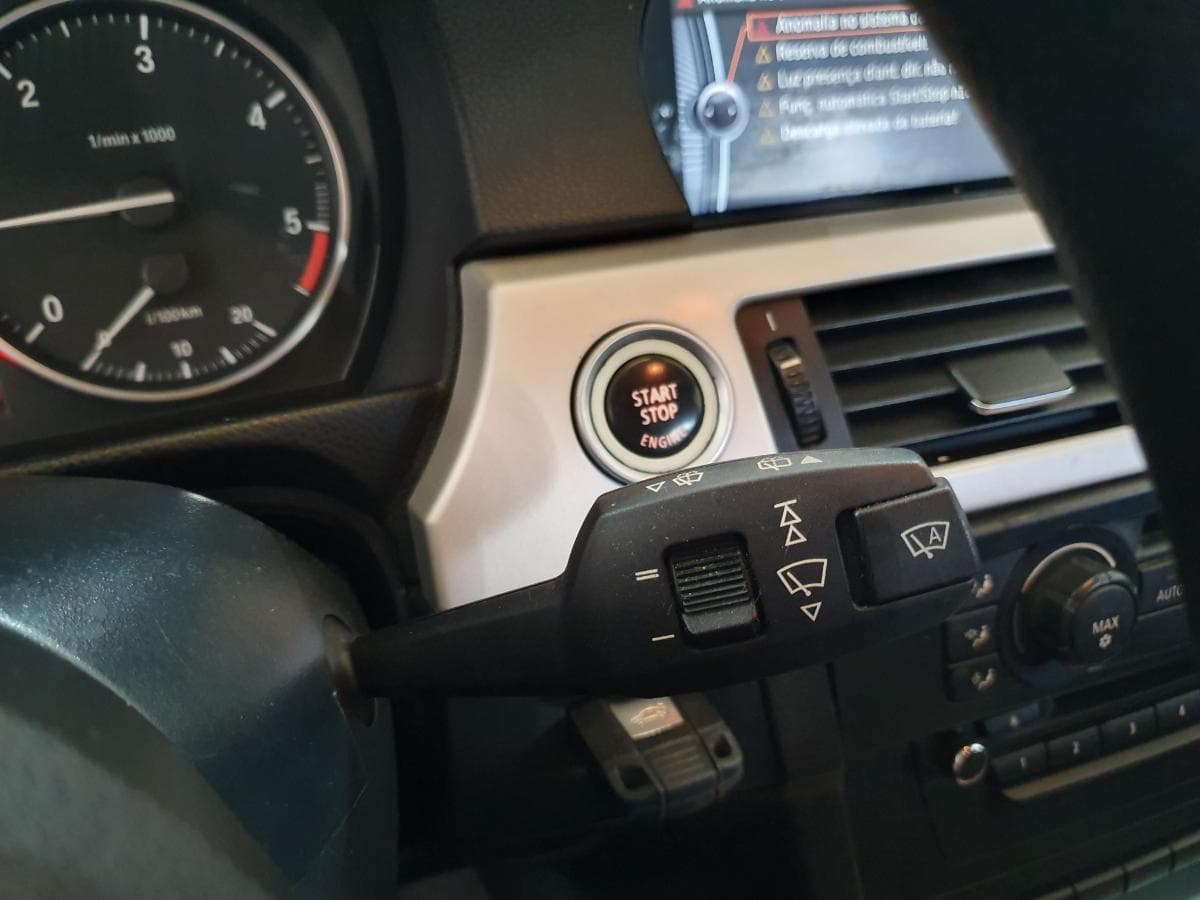 BMW 318D · Ano 2010 — image 26