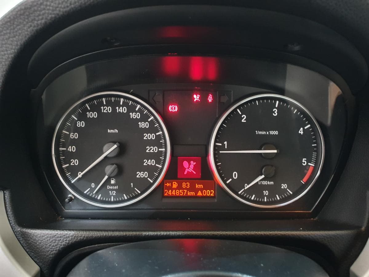 BMW 318D · Ano 2010 — image 35