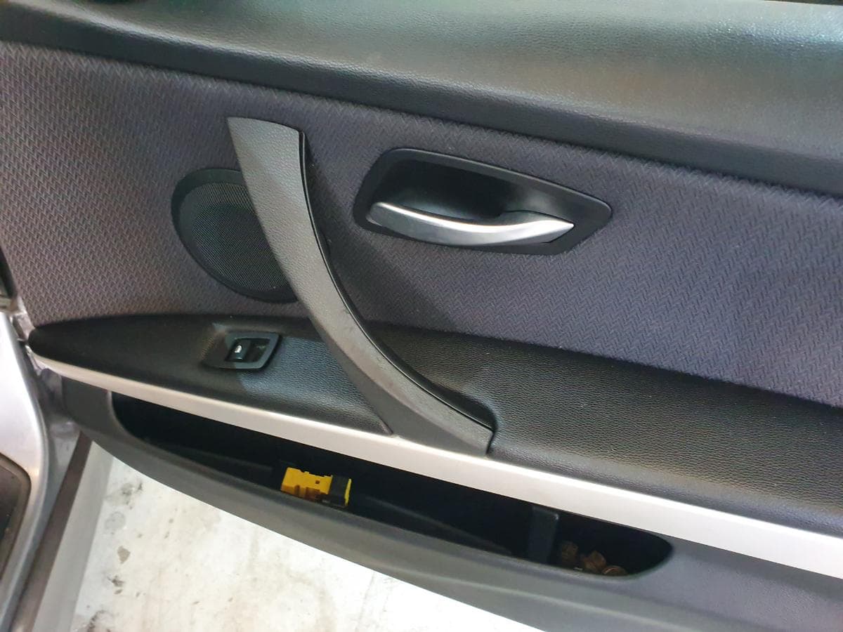 BMW 318D · Ano 2010 — image 36