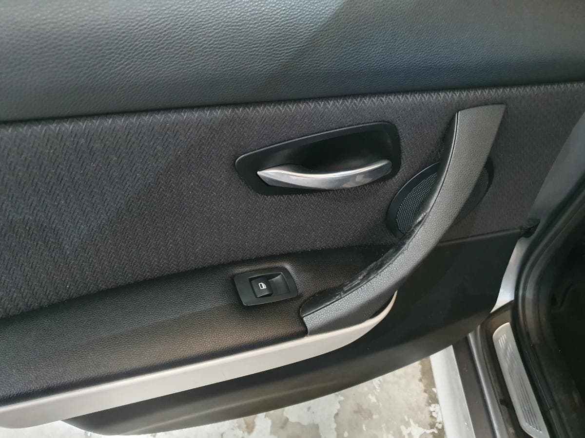 BMW 318D · Ano 2010 — image 40