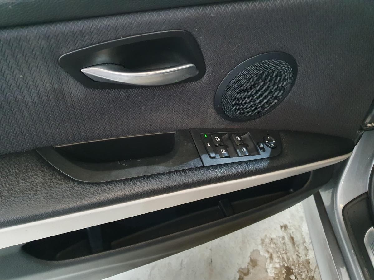 BMW 318D · Ano 2010 — image 38