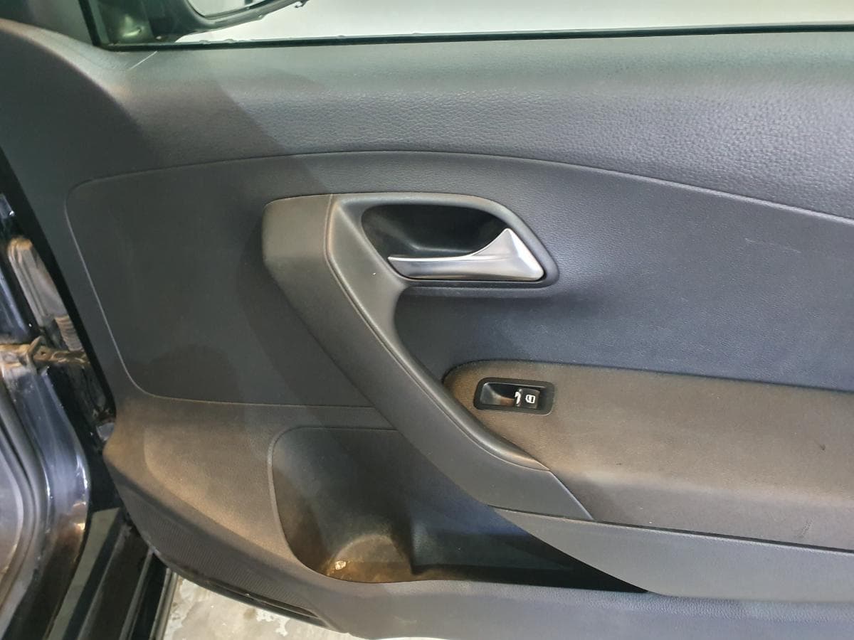 Volkswagen Polo 1.2 TDI · Ano 2011 — image 23