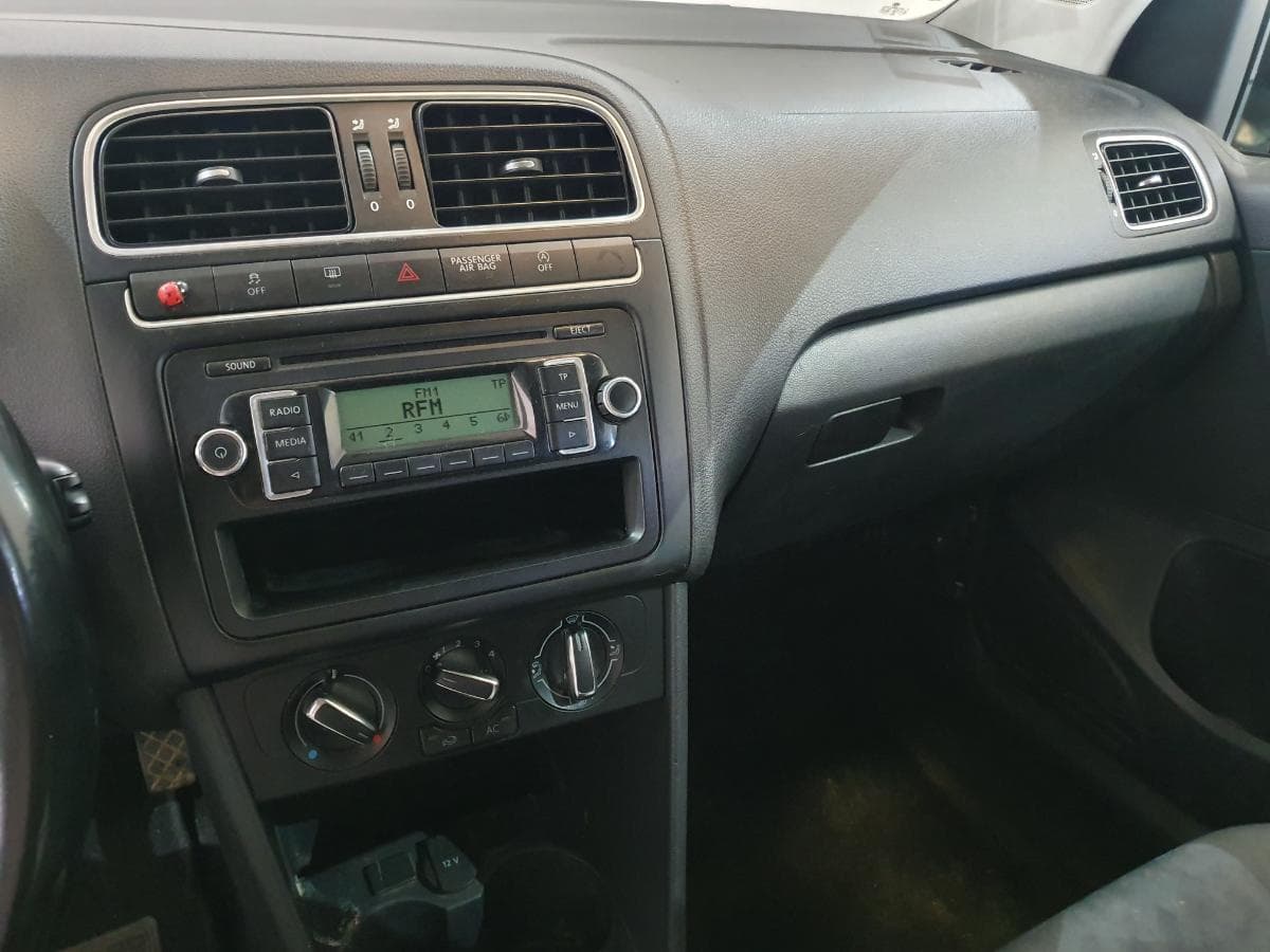 Volkswagen Polo 1.2 TDI · Ano 2011 — image 26