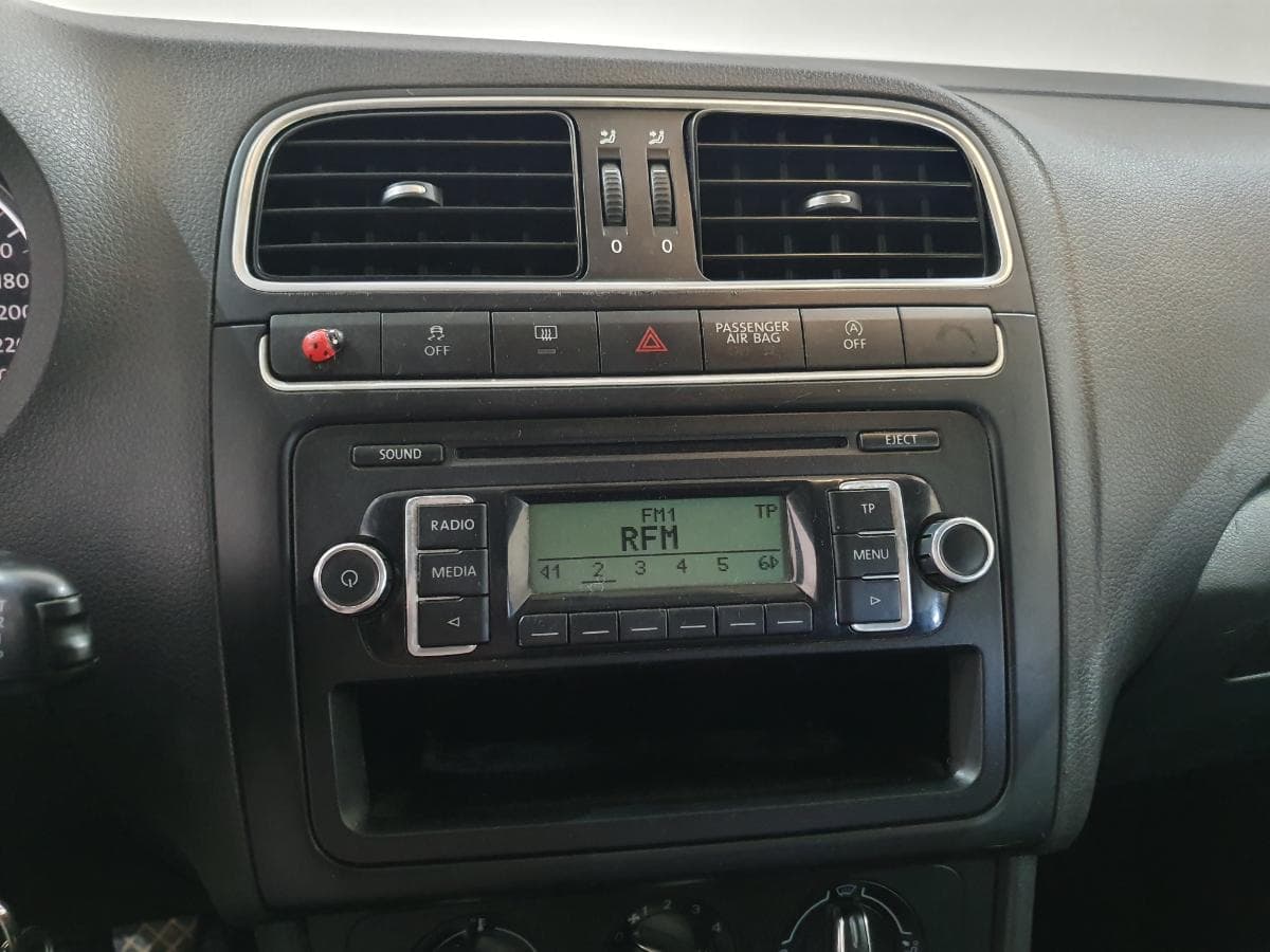 Volkswagen Polo 1.2 TDI · Ano 2011 — image 40