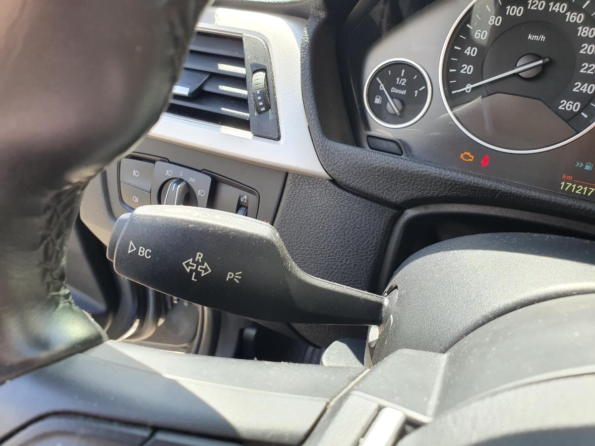 BMW 320D · Ano 2014 — image 30