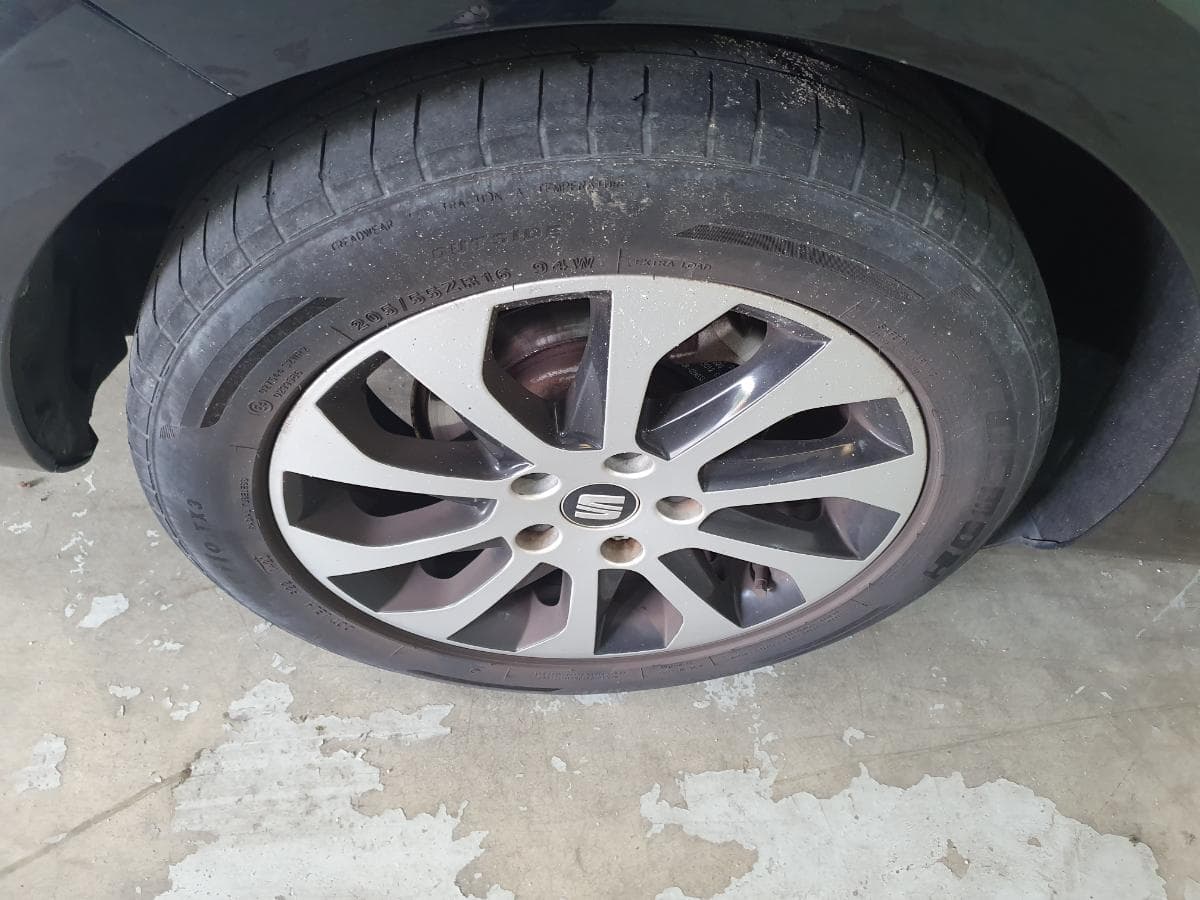 Seat Leon 1.6 TDI · Ano 2014 — image 15
