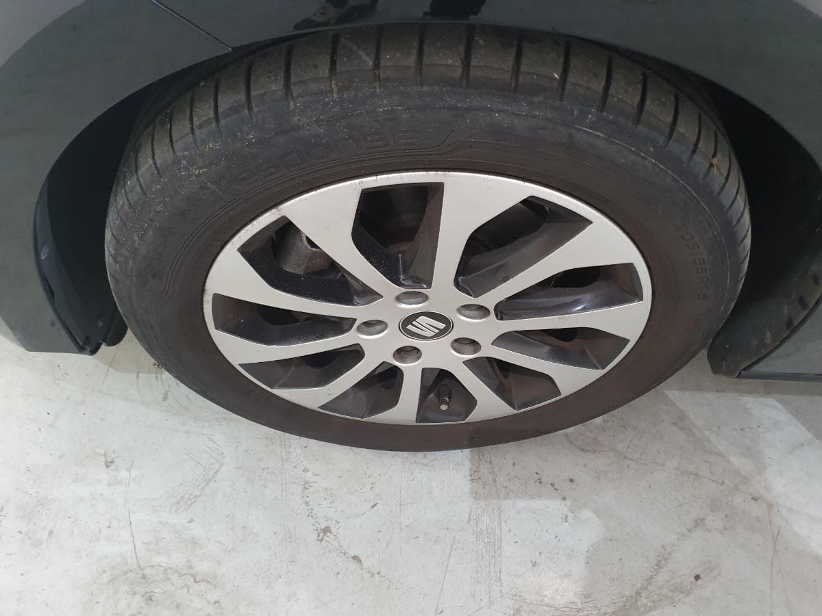 Seat Leon 1.6 TDI · Ano 2014 — image 16