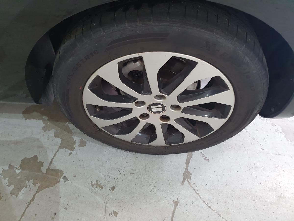 Seat Leon 1.6 TDI · Ano 2014 — image 18