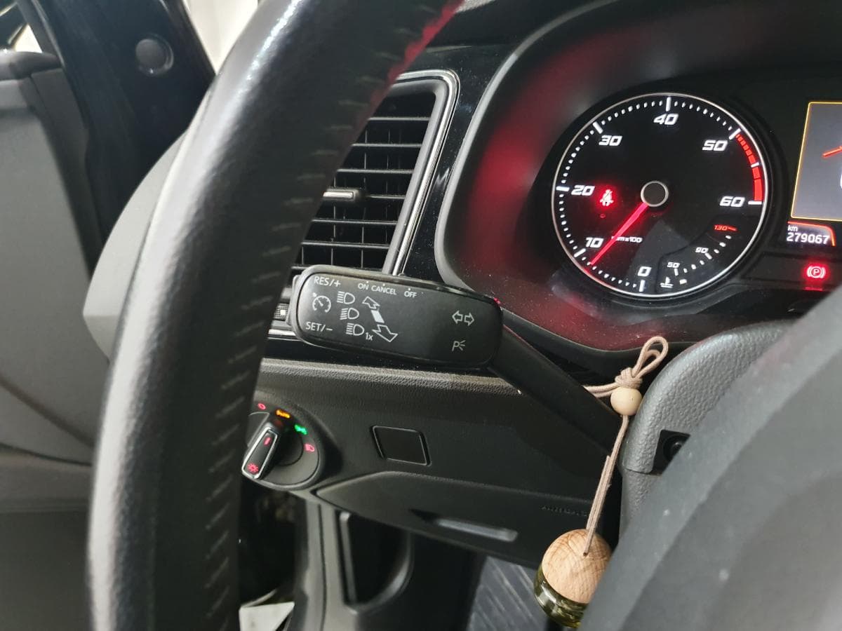 Seat Leon 1.6 TDI · Ano 2014 — image 23
