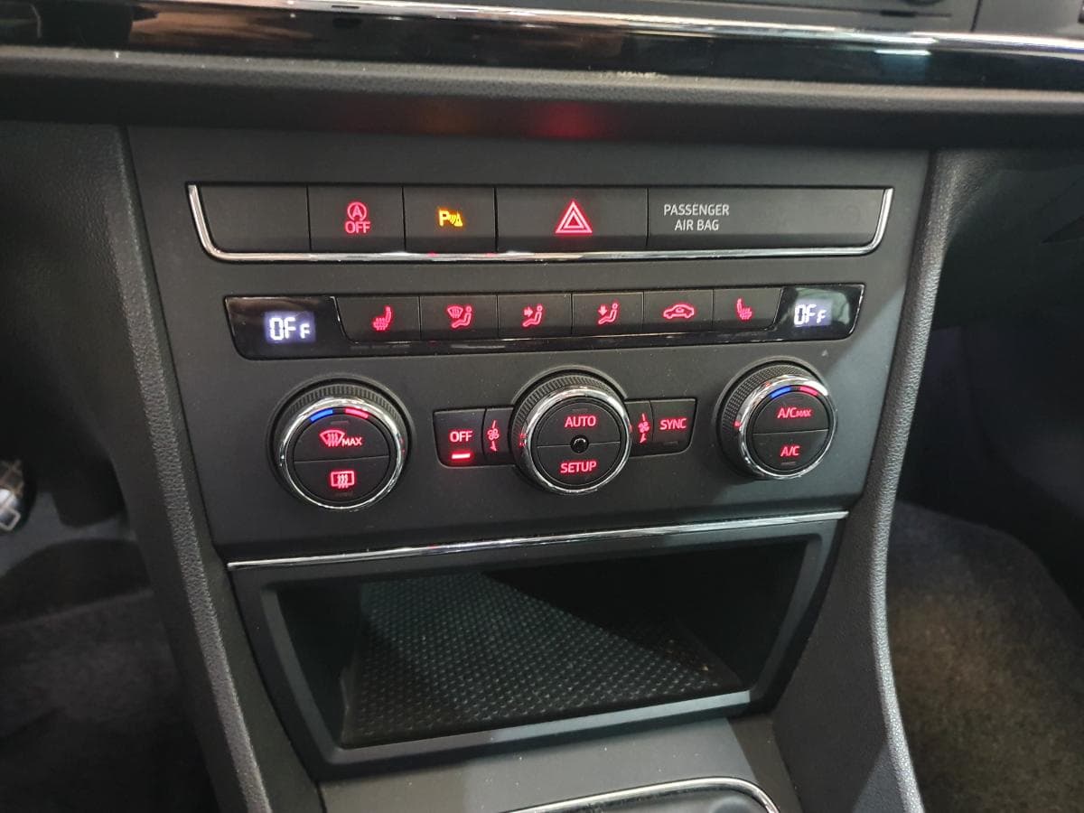 Seat Leon 1.6 TDI · Ano 2014 — image 24