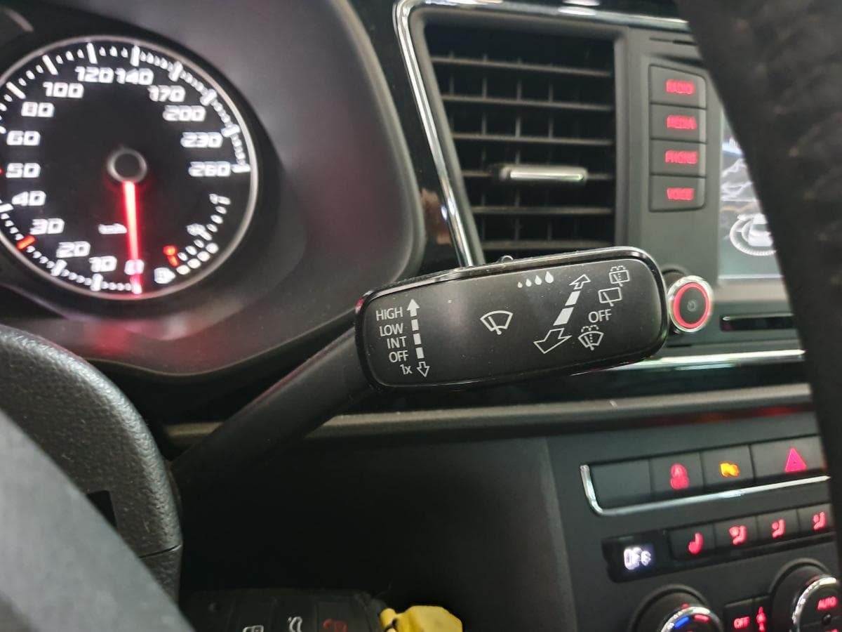 Seat Leon 1.6 TDI · Ano 2014 — image 28