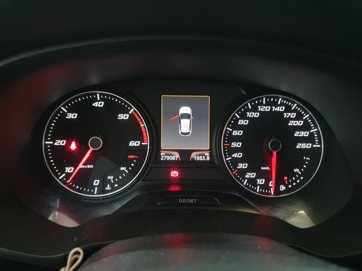Seat Leon 1.6 TDI · Ano 2014 — image 29