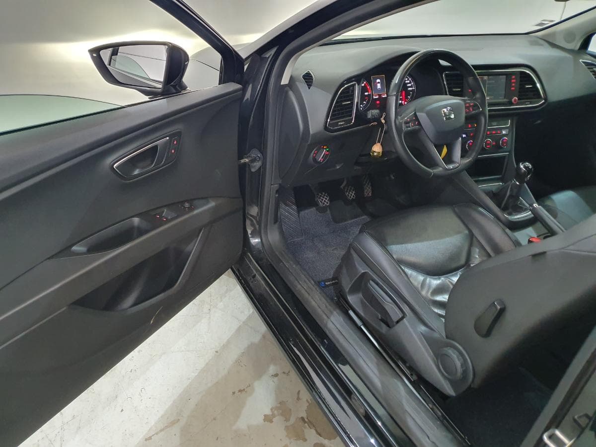 Seat Leon 1.6 TDI · Ano 2014 — image 19