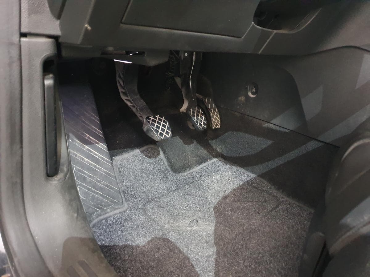 Seat Leon 1.6 TDI · Ano 2014 — image 32
