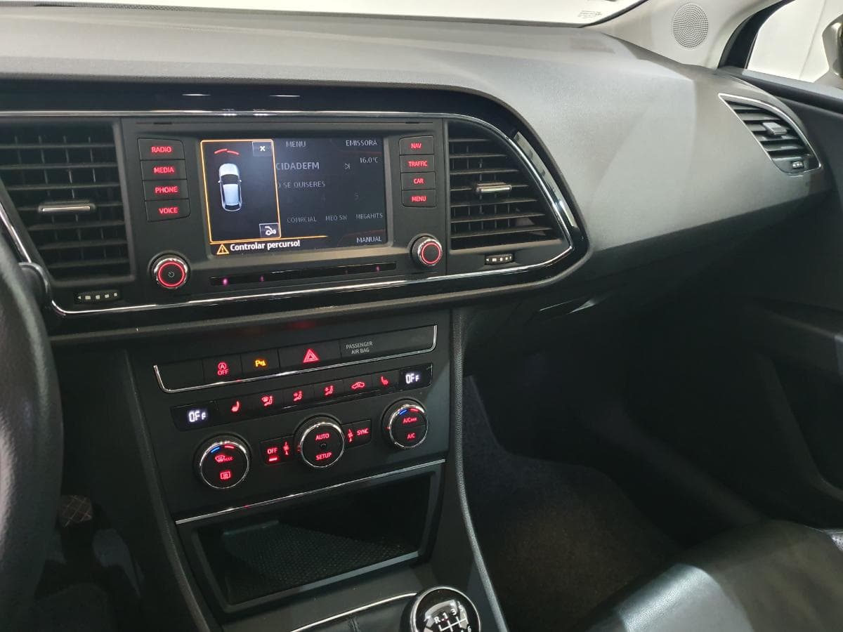 Seat Leon 1.6 TDI · Ano 2014 — image 35