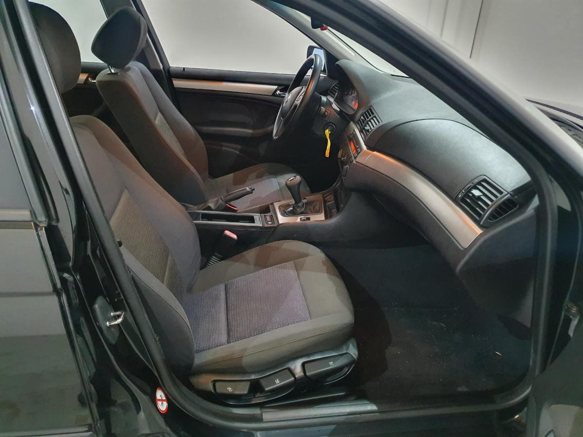 BMW 320D Touring · Ano 2002 — imagen 23