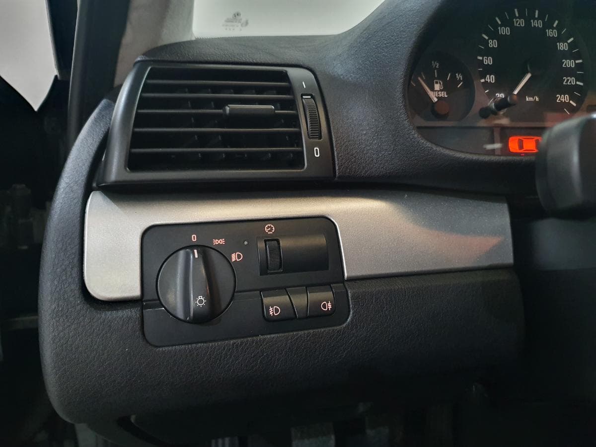 BMW 320D Touring · Ano 2002 — imagen 32